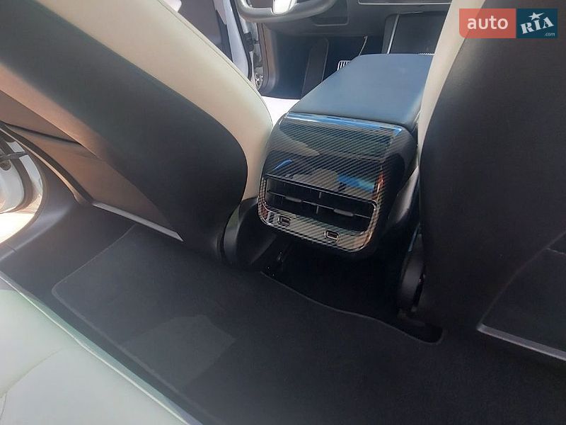 Седан Tesla Model 3 2020 в Житомире