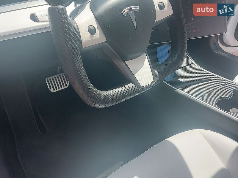 Седан Tesla Model 3 2020 в Житомире