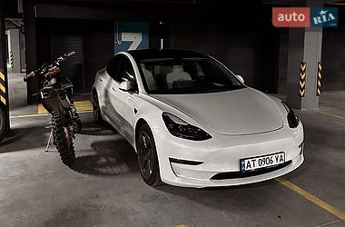 Седан Tesla Model 3 2022 в Ивано-Франковске