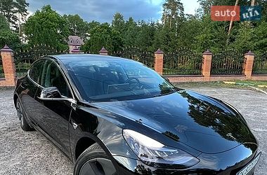 Седан Tesla Model 3 2019 в Ровно