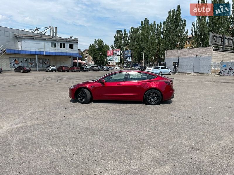 Седан Tesla Model 3 2025 в Кривому Розі