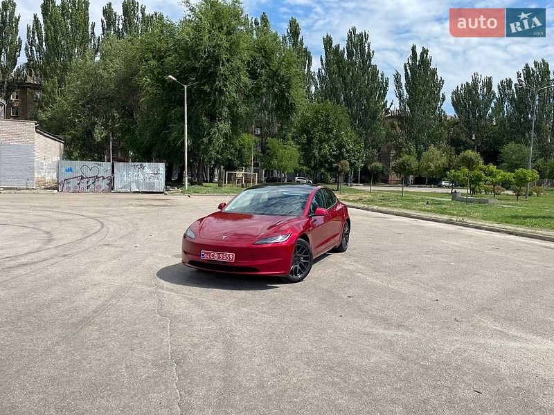 Седан Tesla Model 3 2025 в Кривому Розі
