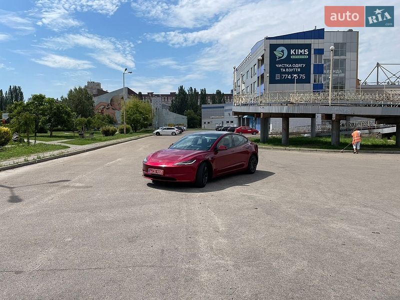 Седан Tesla Model 3 2025 в Кривому Розі