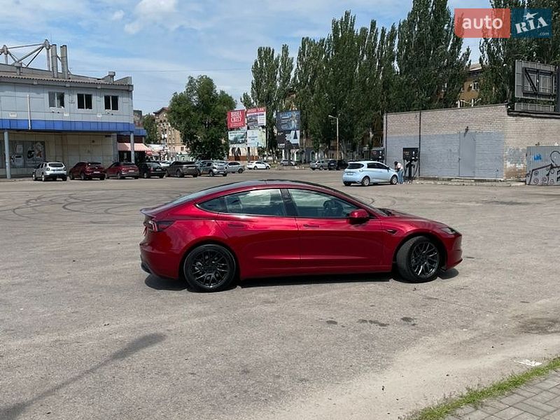 Седан Tesla Model 3 2025 в Кривому Розі
