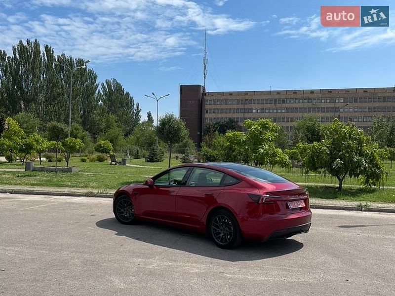 Седан Tesla Model 3 2025 в Кривому Розі