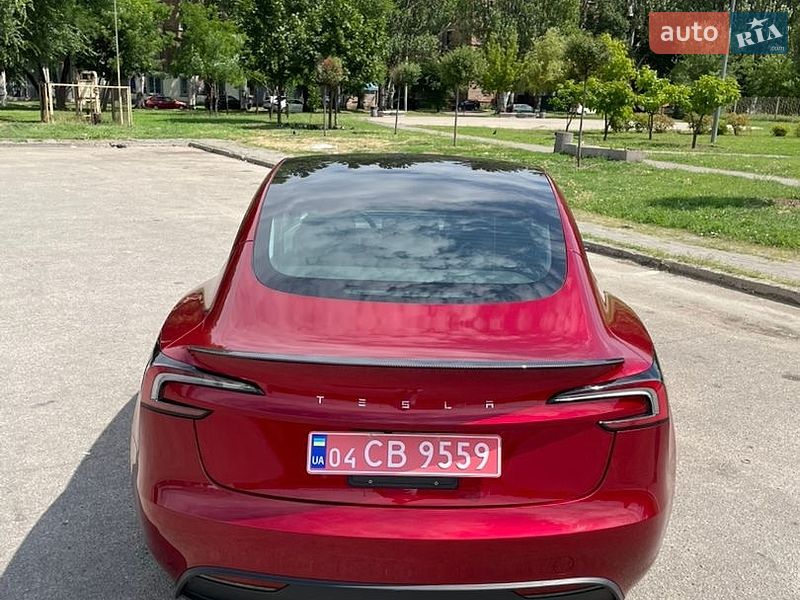 Седан Tesla Model 3 2025 в Кривому Розі