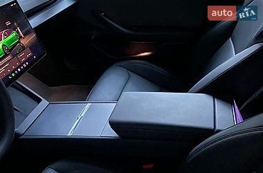 Седан Tesla Model 3 2025 в Кривому Розі