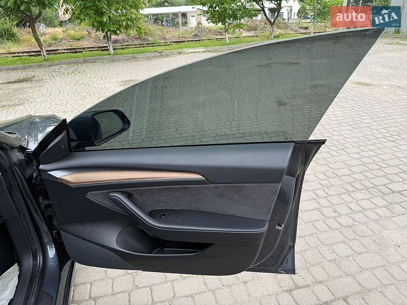 Седан Tesla Model 3 2021 в Ивано-Франковске