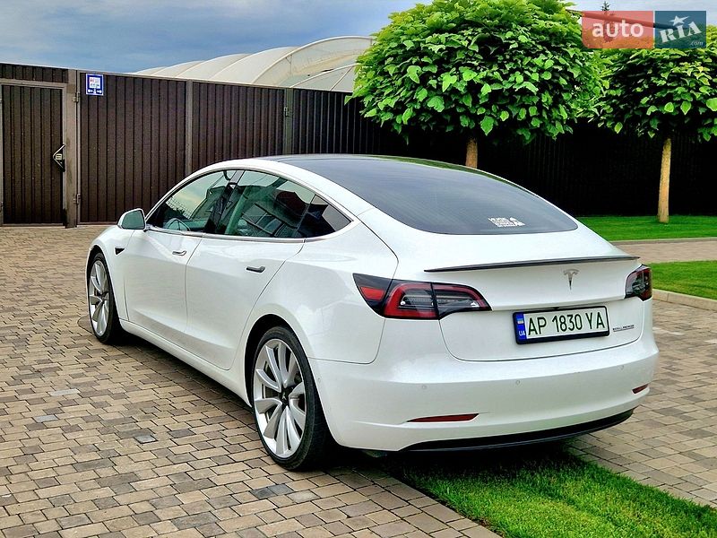 Седан Tesla Model 3 2019 в Запоріжжі