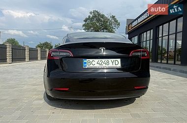 Седан Tesla Model 3 2022 в Львове