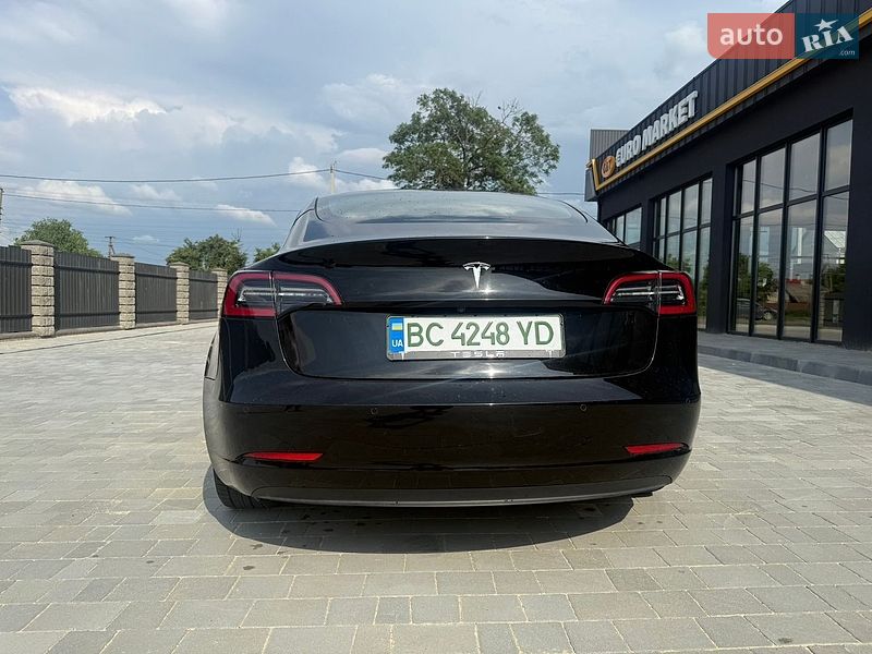 Седан Tesla Model 3 2022 в Львове