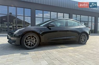 Седан Tesla Model 3 2022 в Львове