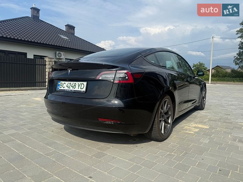 Седан Tesla Model 3 2022 в Львове