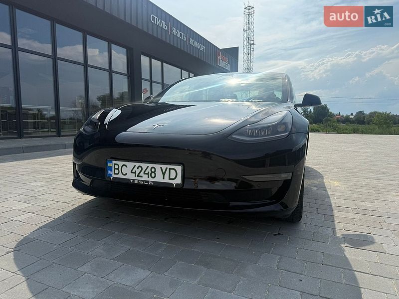 Седан Tesla Model 3 2022 в Львове