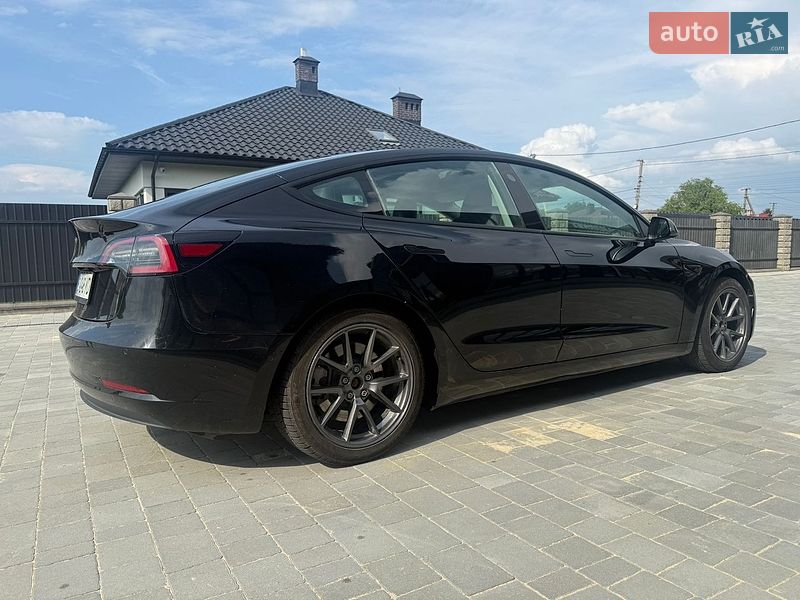 Седан Tesla Model 3 2022 в Львове