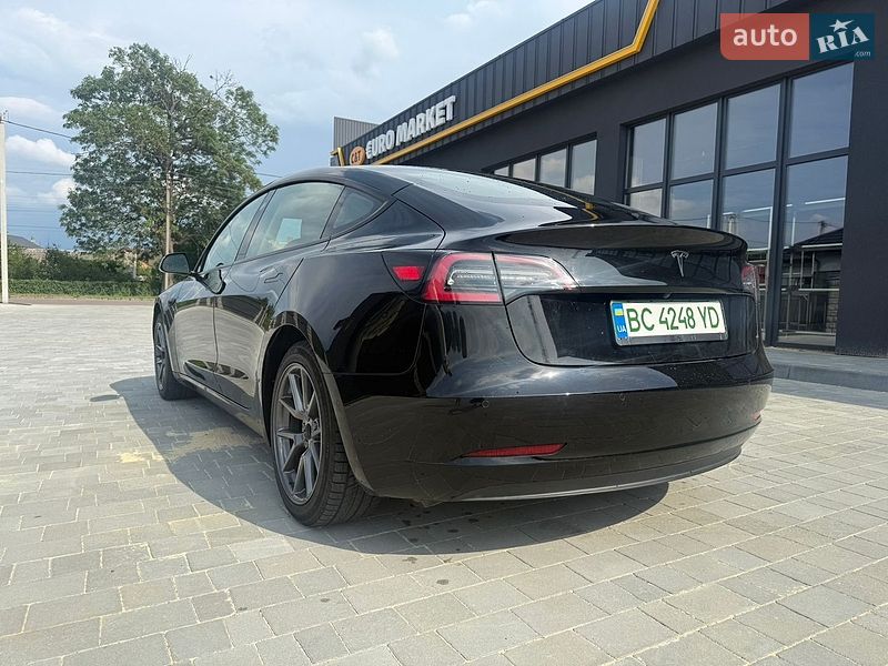 Седан Tesla Model 3 2022 в Львове