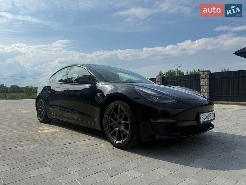 Седан Tesla Model 3 2022 в Львове