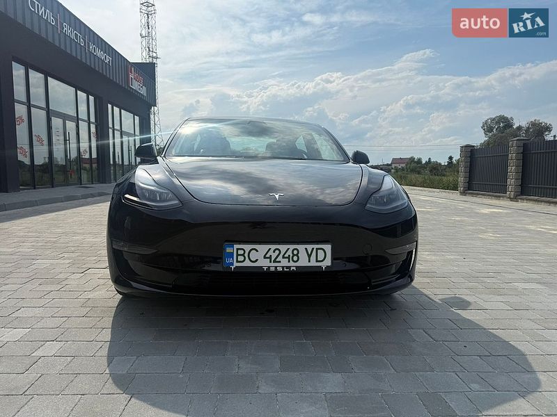 Седан Tesla Model 3 2022 в Львове