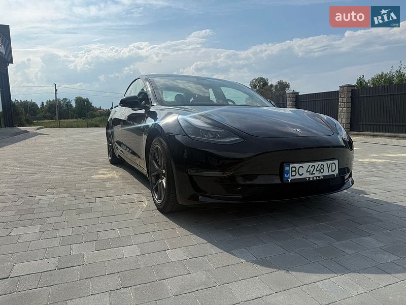 Седан Tesla Model 3 2022 в Львове