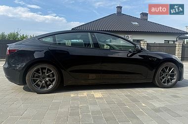 Седан Tesla Model 3 2022 в Львове