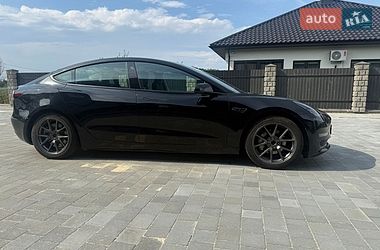 Седан Tesla Model 3 2022 в Львове