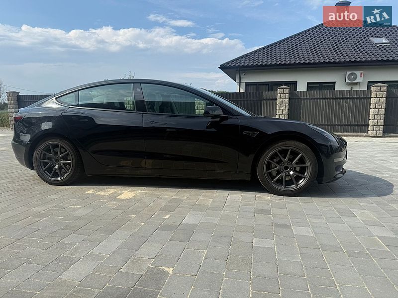 Седан Tesla Model 3 2022 в Львове