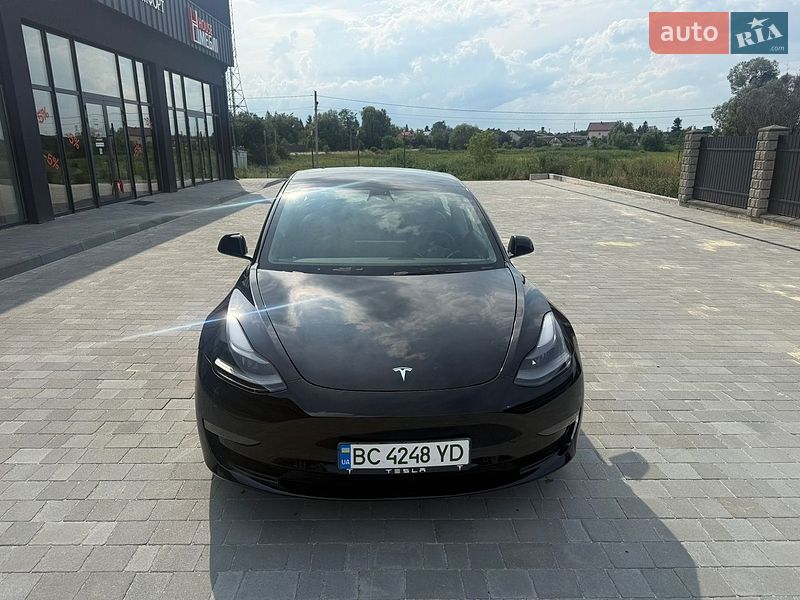 Седан Tesla Model 3 2022 в Львове