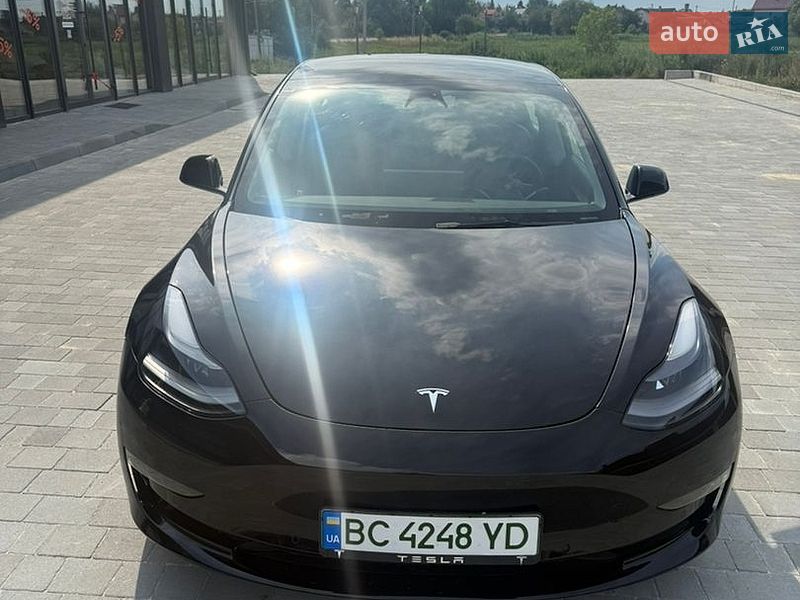 Седан Tesla Model 3 2022 в Львове