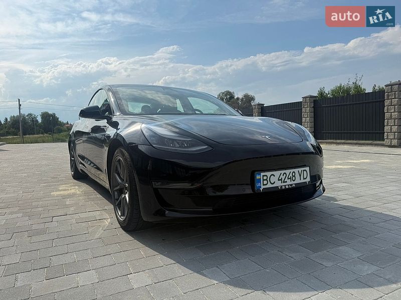 Седан Tesla Model 3 2022 в Львове