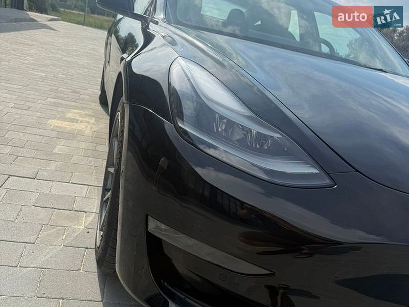 Седан Tesla Model 3 2022 в Львове