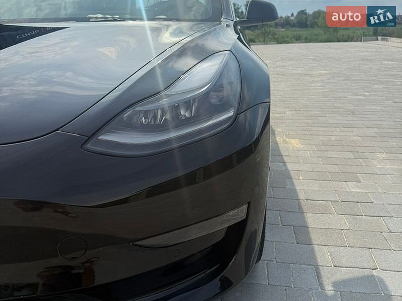 Седан Tesla Model 3 2022 в Львове