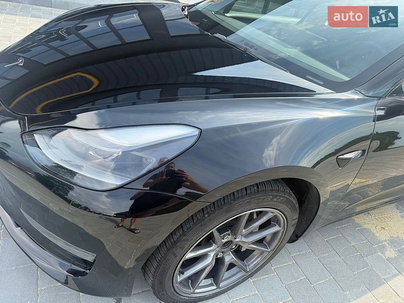 Седан Tesla Model 3 2022 в Львове