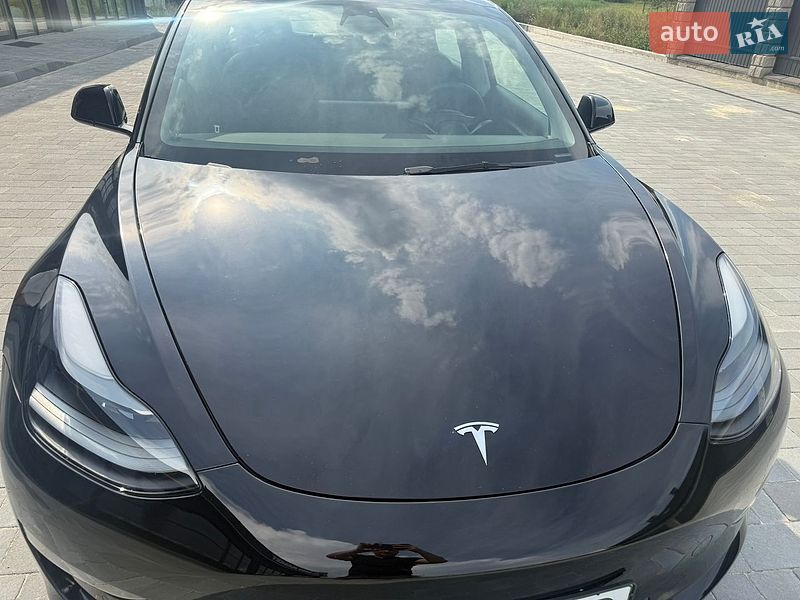 Седан Tesla Model 3 2022 в Львове