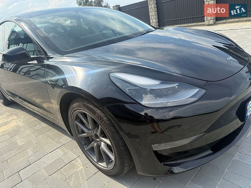 Седан Tesla Model 3 2022 в Львове