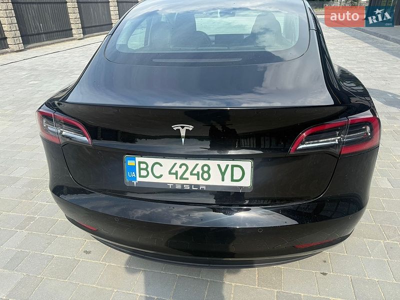Седан Tesla Model 3 2022 в Львове