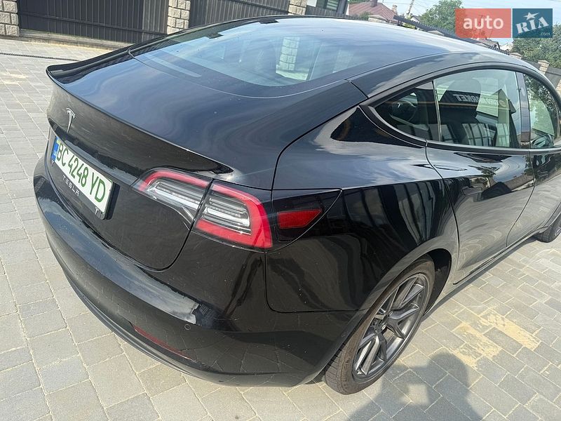 Седан Tesla Model 3 2022 в Львове