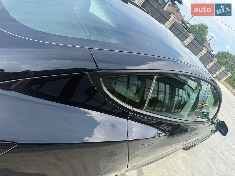 Седан Tesla Model 3 2022 в Львове