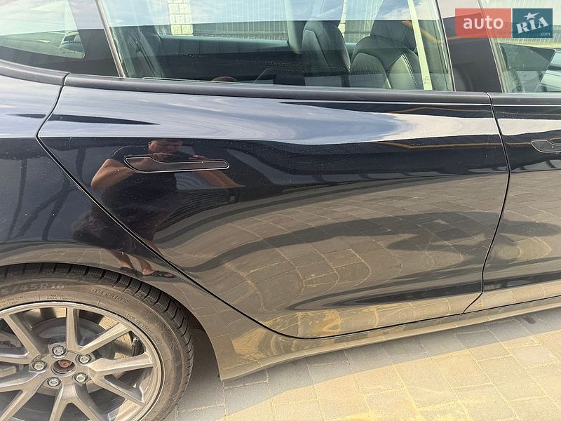 Седан Tesla Model 3 2022 в Львове