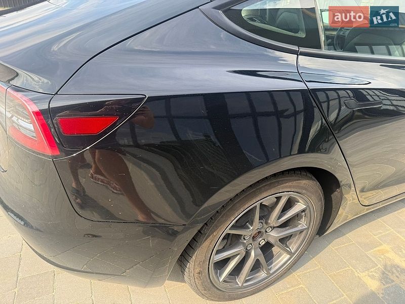 Седан Tesla Model 3 2022 в Львове