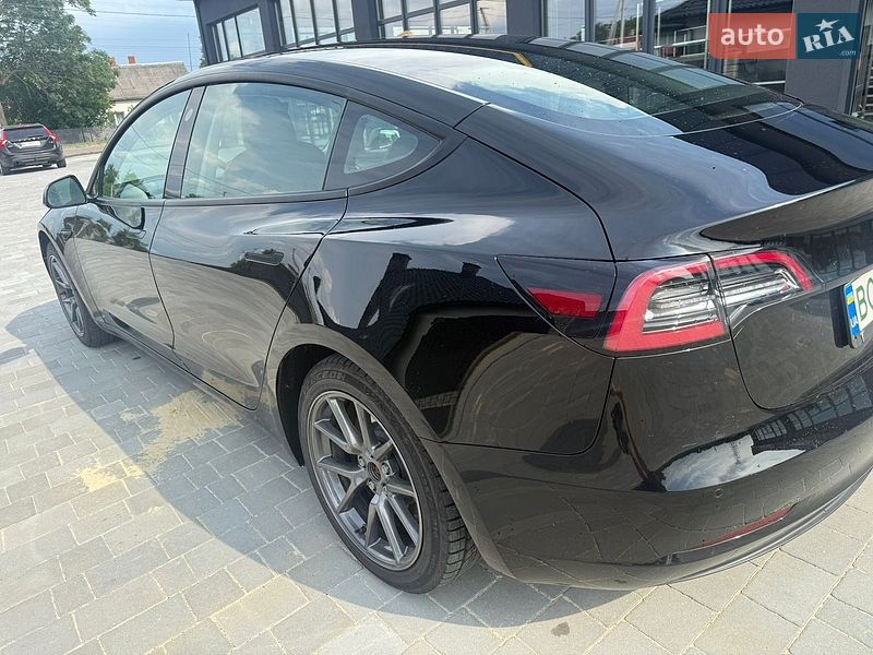 Седан Tesla Model 3 2022 в Львове