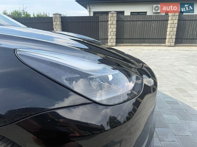 Седан Tesla Model 3 2022 в Львове