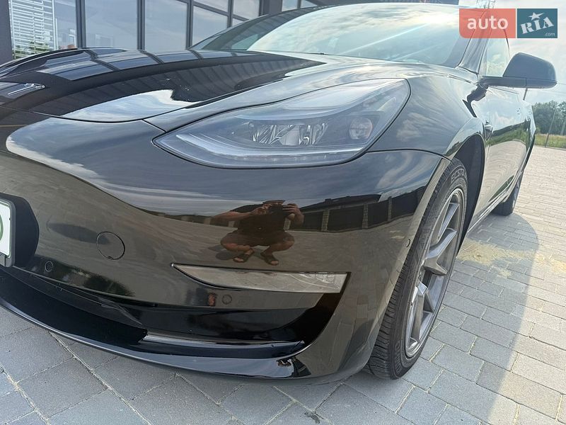 Седан Tesla Model 3 2022 в Львове