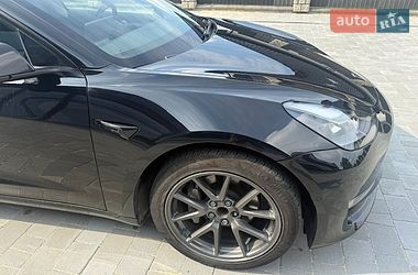 Седан Tesla Model 3 2022 в Львове