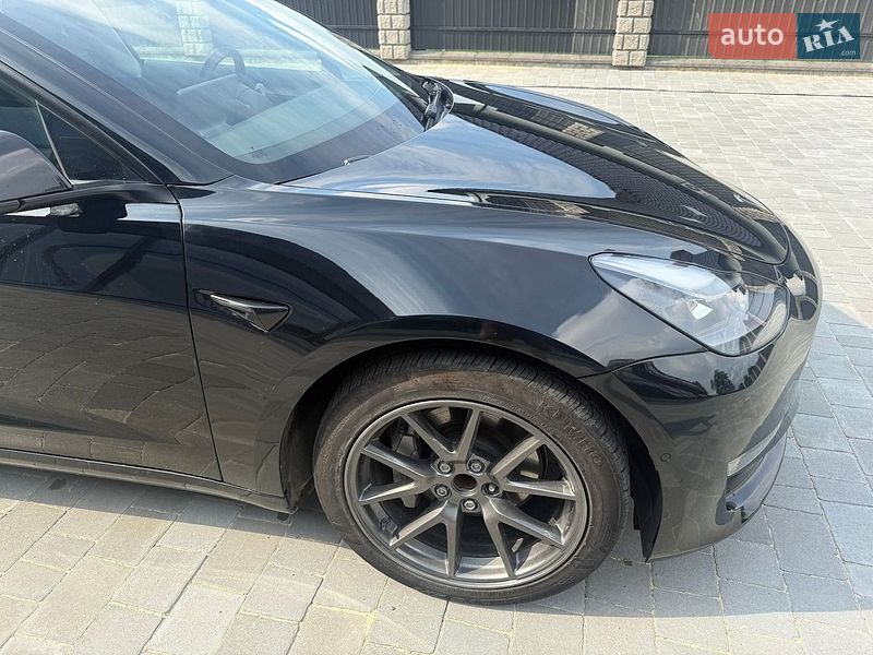 Седан Tesla Model 3 2022 в Львове