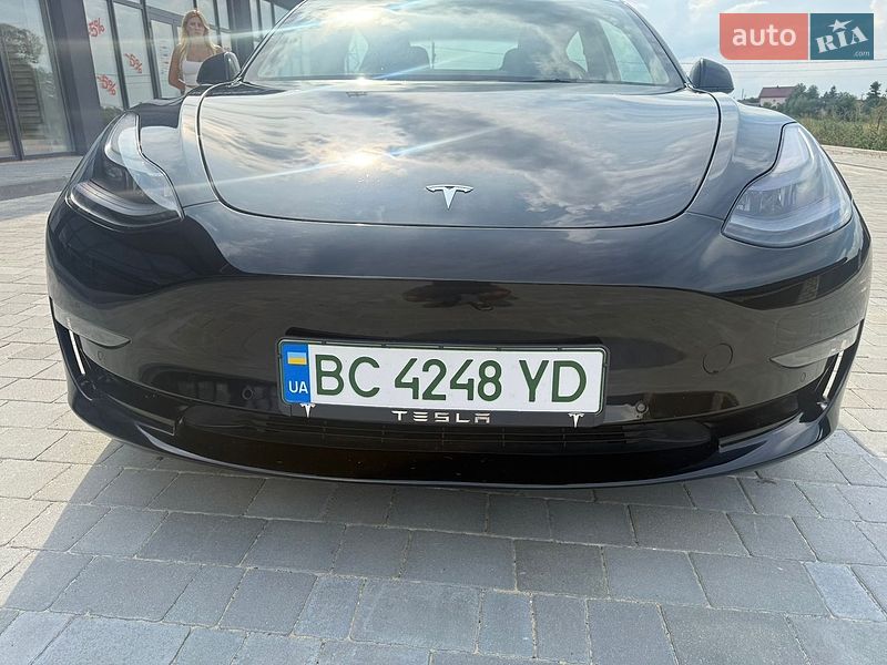 Седан Tesla Model 3 2022 в Львове