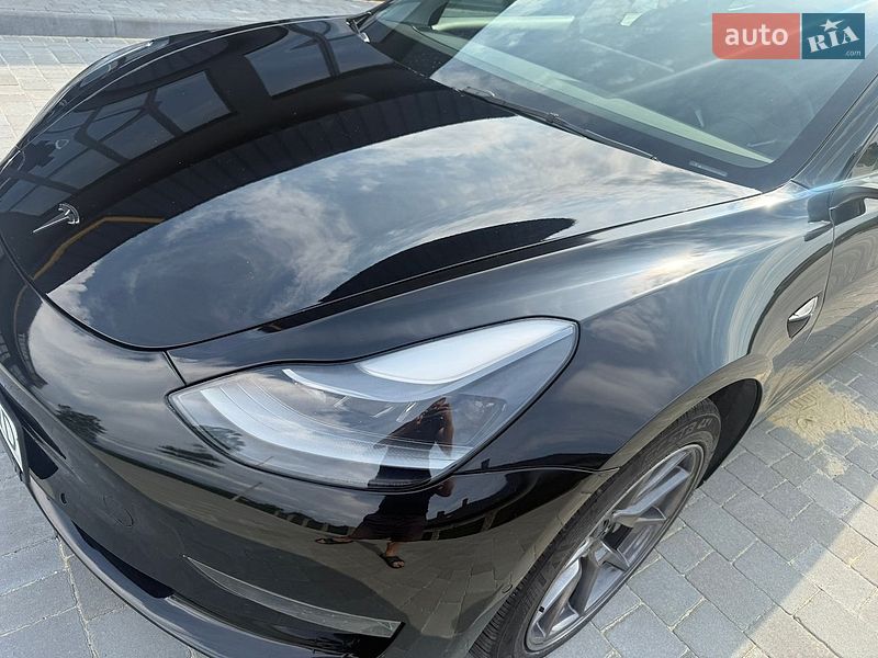 Седан Tesla Model 3 2022 в Львове