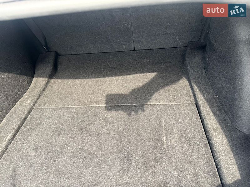 Седан Tesla Model 3 2022 в Львове