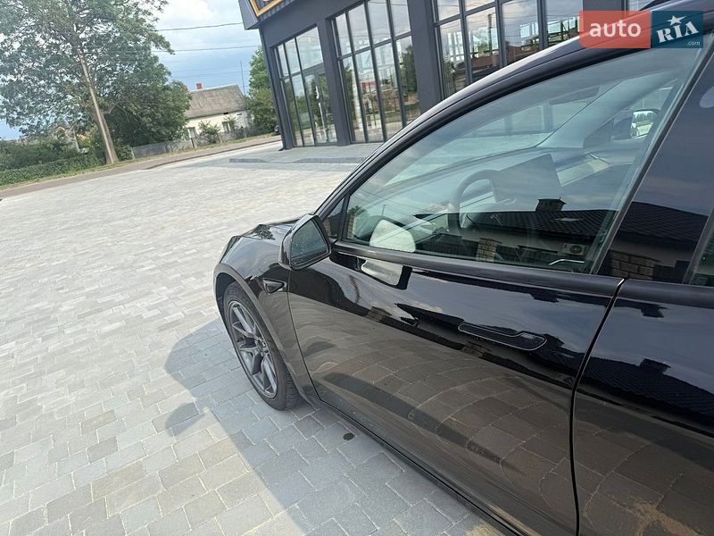 Седан Tesla Model 3 2022 в Львове