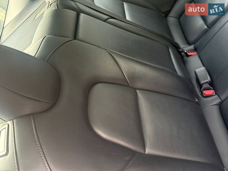 Седан Tesla Model 3 2022 в Львове