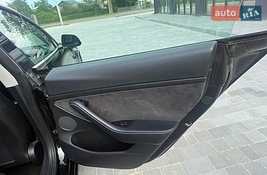 Седан Tesla Model 3 2022 в Львове